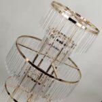 Stojak na kwiaty złoty karuzela 110cm z kryształami na wesele