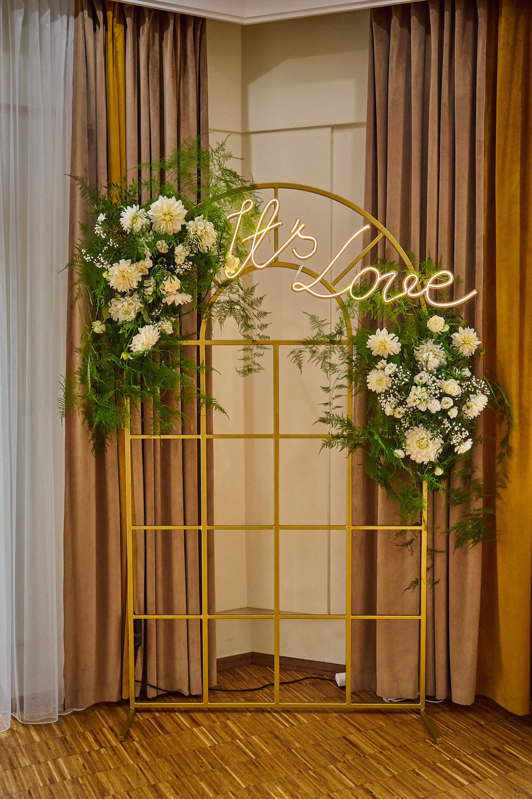 Neon LED "It's love"