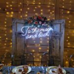 Neon To the Moon and Back napis LED na profesjonalną ściankę weselną i tło do zdjęć