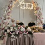 Neon Tylko mnie kochaj napis led na oświadczyny i wesele dekoracja zaręczynowa