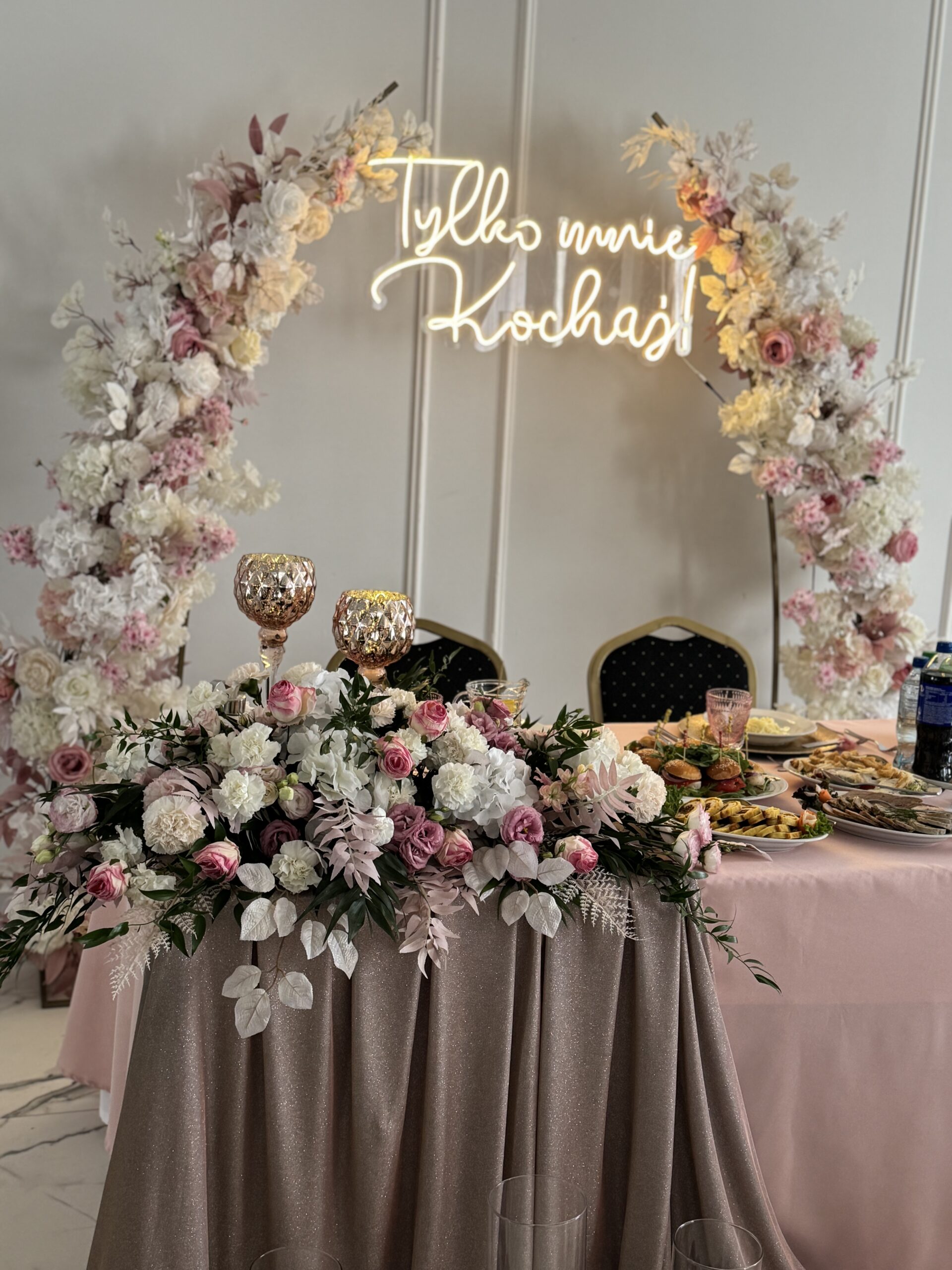 Neon LED "Tylko mnie kochaj!"