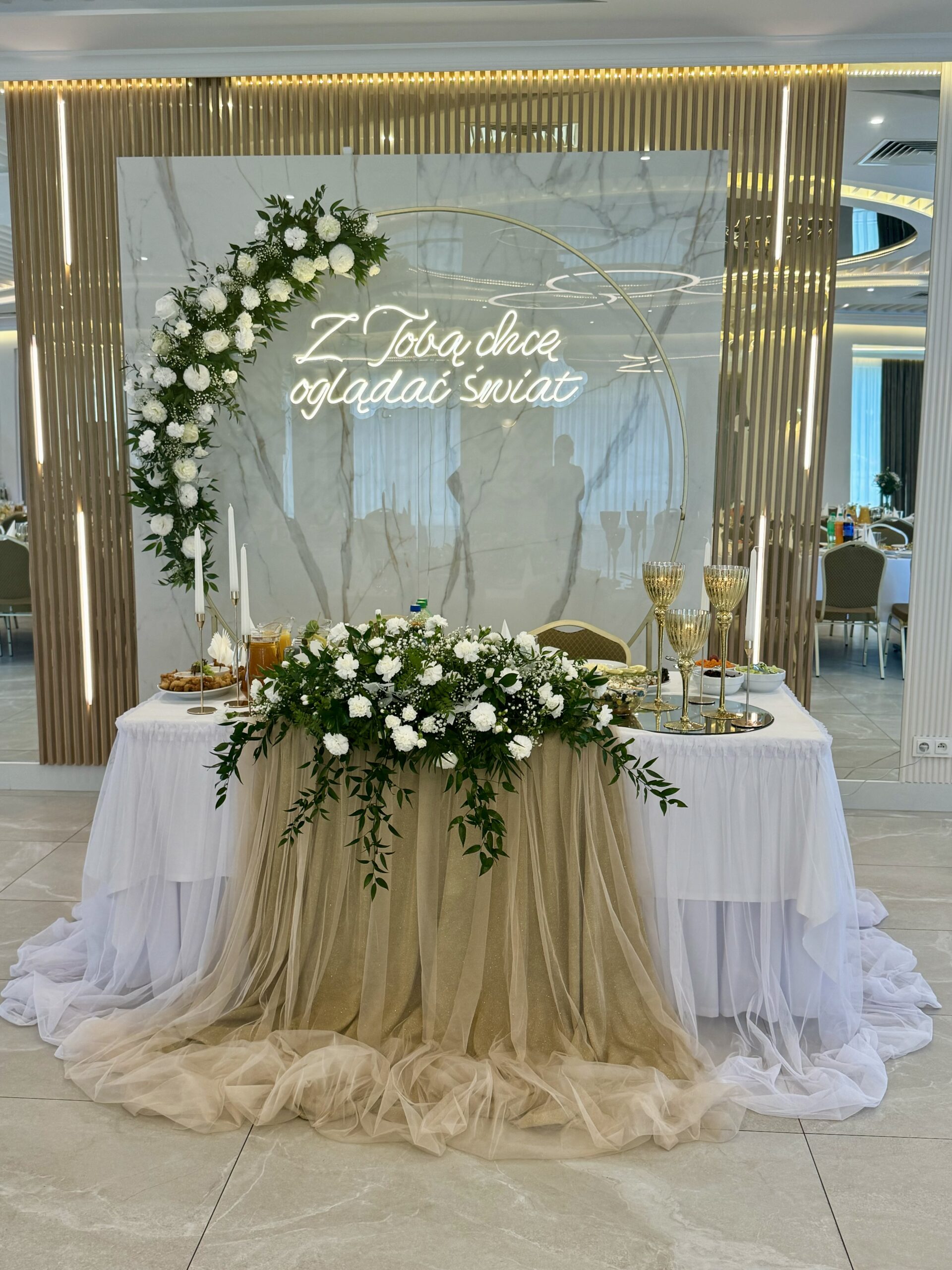 Neon Z Tobą chcę oglądać świat napis led Wodecki na pierwszy taniec i motyw podróży