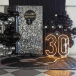 Cyfra LED z podstawą stojąca na 18 urodziny i rocznice dekoracja świetlna