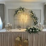 Neon My świecący na ściance weselnej kolor ciepły biały