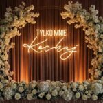 Neon Tylko mnie kochaj napis LED na wesele